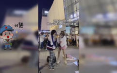 红衣抢麦小姐姐,网络红人的崛起与影响力