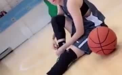 篮球小姐姐小腿,线条流畅，力量与美并存